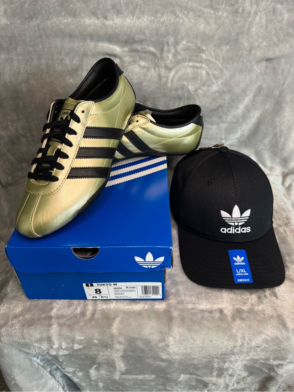 adidas Bundle 🌟 Women’s Metallic gold/black Shoes with Adidas Stretchfit Hat